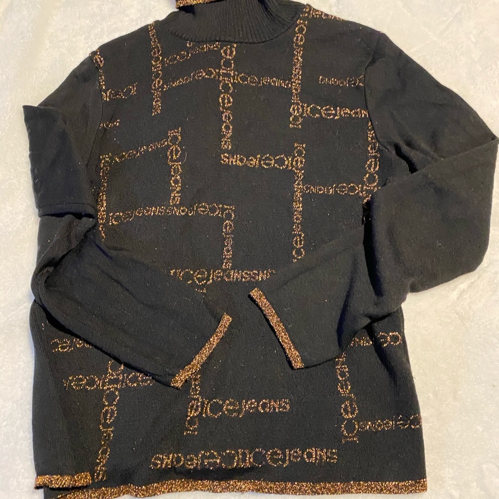 Turtleneck sweatshirt